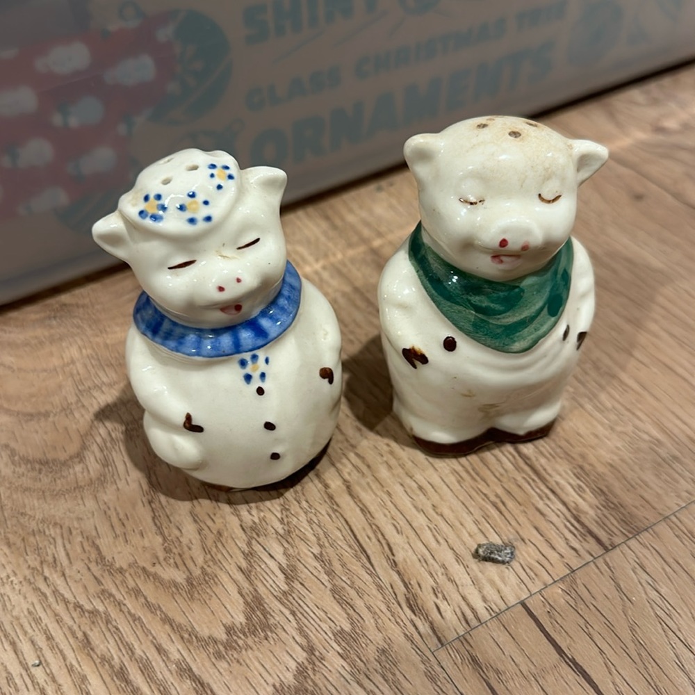 Shawnee Smiley Pig Salt and Pepper